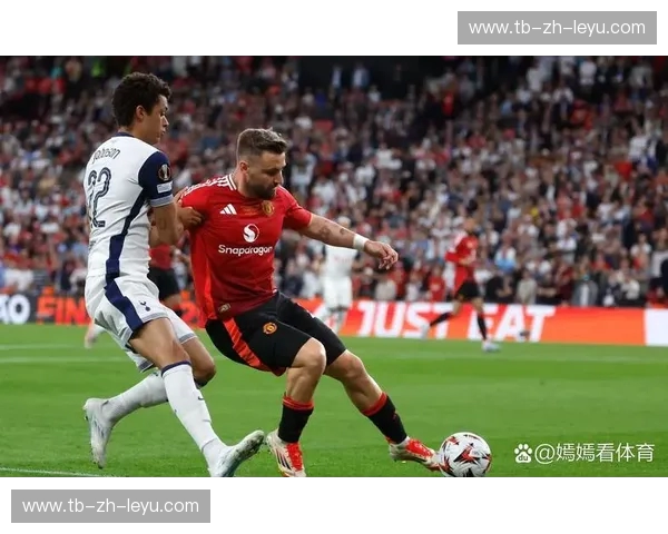 红蓝荣耀与历史回响：曼联vs女王公园巡游者，一场不止于胜负的经典对决